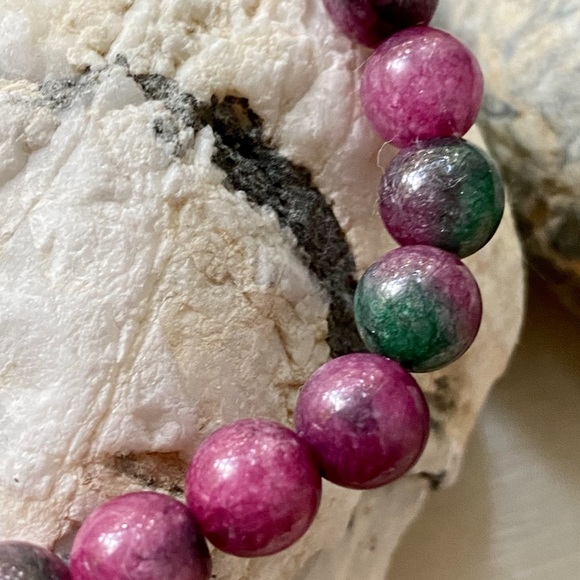 NWOT Genuine Ruby And Zoisite Gemstone Bracelet - Picture 8 of 15